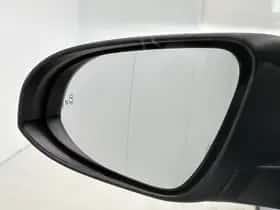 Toyota C-HR (2023) thumbnail 38