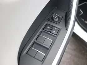 Toyota RAV4 (2023) thumbnail 11