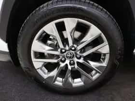 Toyota RAV4 (2023) thumbnail 5