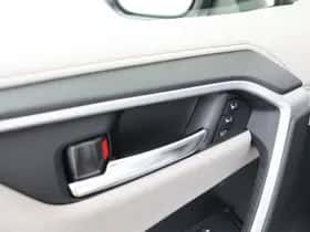 Toyota RAV4 (2023) thumbnail 10
