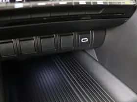 Toyota C-HR (2025) thumbnail 27