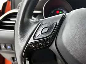 Toyota C-HR (2021) thumbnail 26
