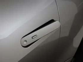 Toyota C-HR (2025) thumbnail 10
