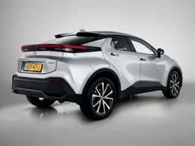 Toyota C-HR (2025) thumbnail 2