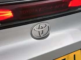 Toyota C-HR (2025) thumbnail 18