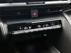 Toyota C-HR (2025) thumbnail 9