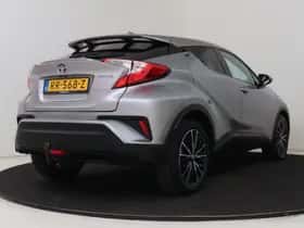 Toyota C-HR (2018) thumbnail 2