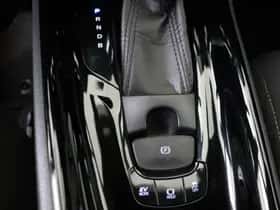 Toyota C-HR (2018) thumbnail 23