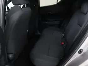 Toyota C-HR (2018) thumbnail 32