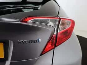 Toyota C-HR (2018) thumbnail 33