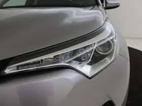 Toyota C-HR (2018) thumbnail 9