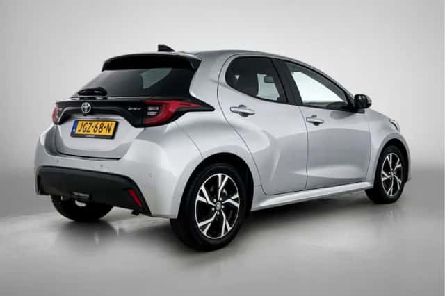 Toyota Yaris (2025) thumbnail 2