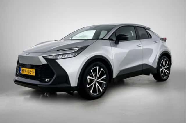 Toyota C-HR (2025) thumbnail 1