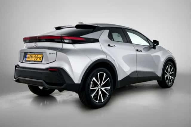 Toyota C-HR (2025) thumbnail 2