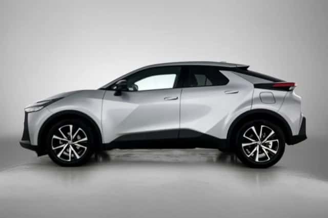 Toyota C-HR (2025) thumbnail 3
