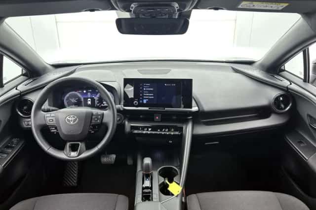 Toyota C-HR (2025) thumbnail 4