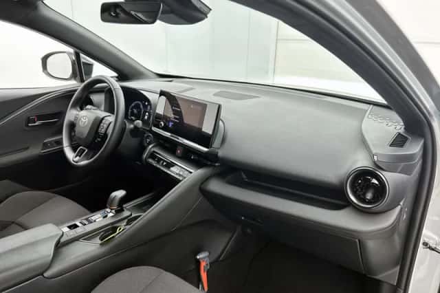Toyota C-HR (2025) thumbnail 6