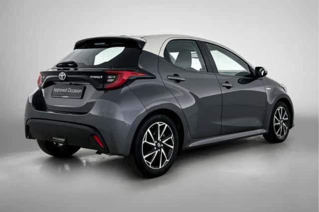 Toyota Yaris (2021) thumbnail 2