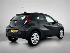 Toyota Aygo (2022) thumbnail 2