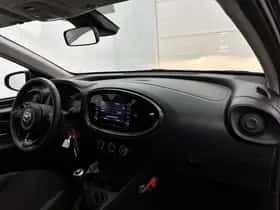 Toyota Aygo (2022) thumbnail 6