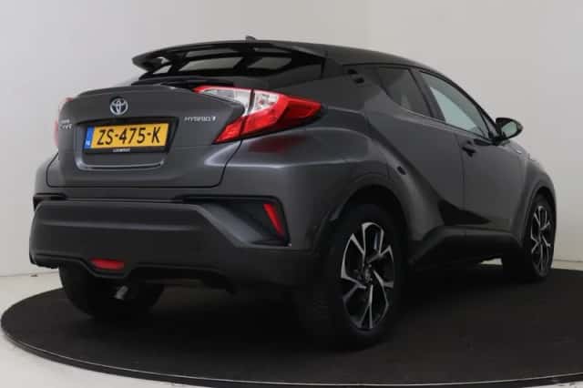 Toyota C-HR (2019) thumbnail 2