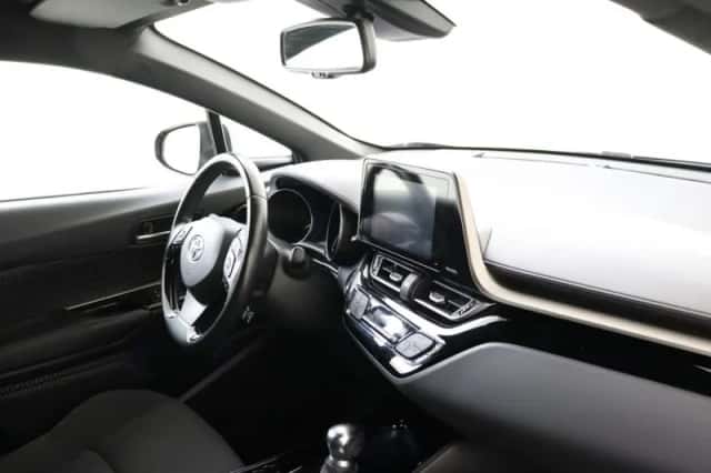 Toyota C-HR (2019) thumbnail 6