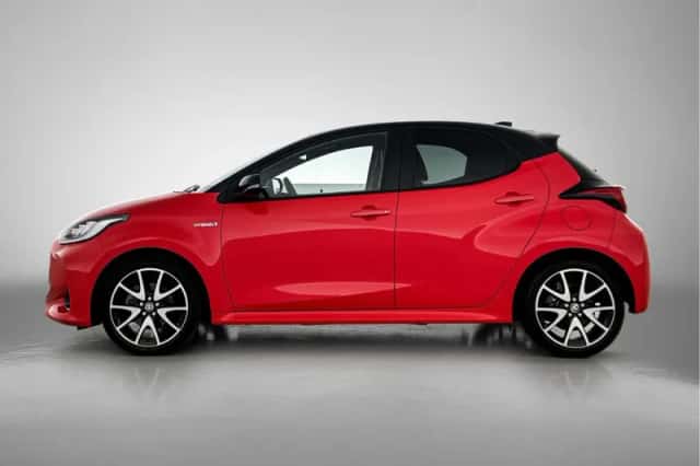 Toyota Yaris (2021) thumbnail 3