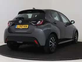 Toyota Yaris (2021) thumbnail 2