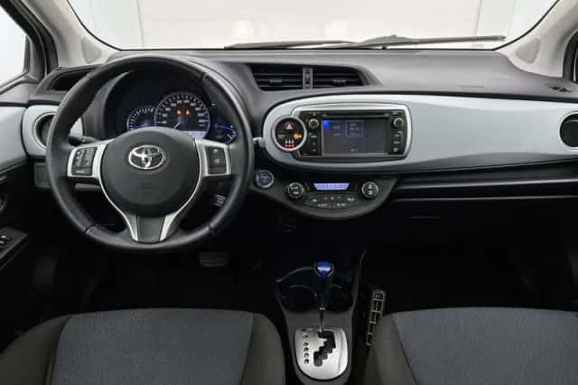 Toyota Yaris (2013) thumbnail 4