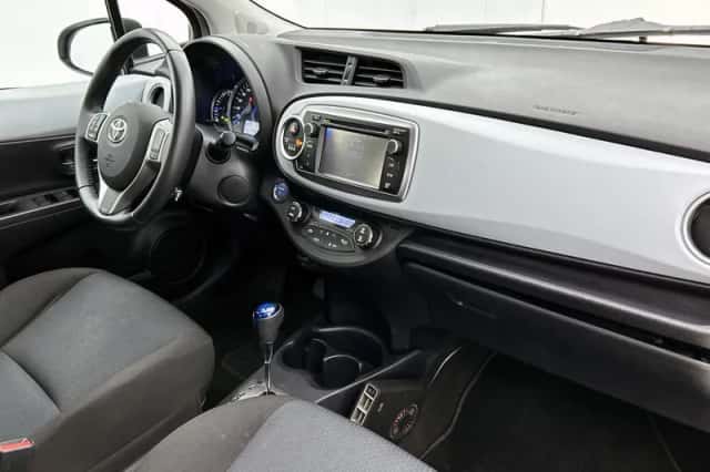 Toyota Yaris (2013) thumbnail 6