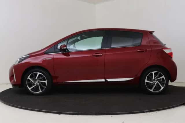 Toyota Yaris (2018) thumbnail 3