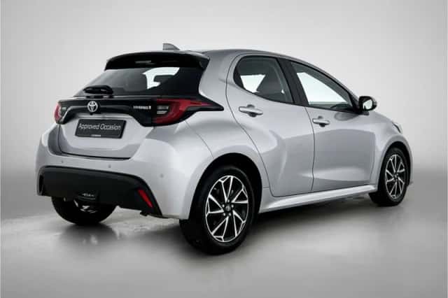 Toyota Yaris (2022) thumbnail 2