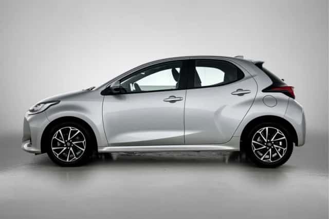 Toyota Yaris (2022) thumbnail 3