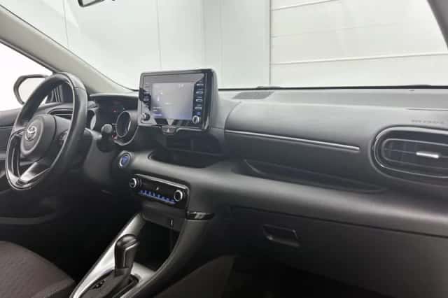 Toyota Yaris (2022) thumbnail 6