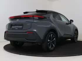 Toyota C-HR (2025) thumbnail 2