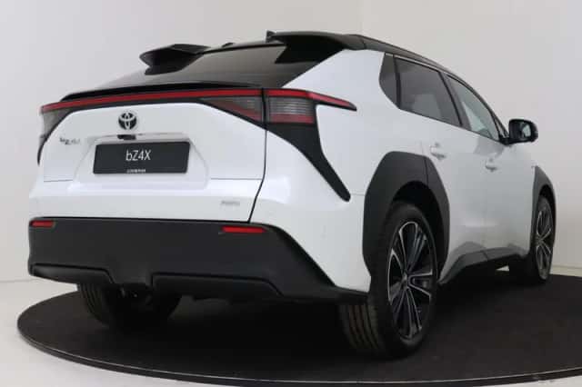 Toyota bZ4X (2025) thumbnail 4