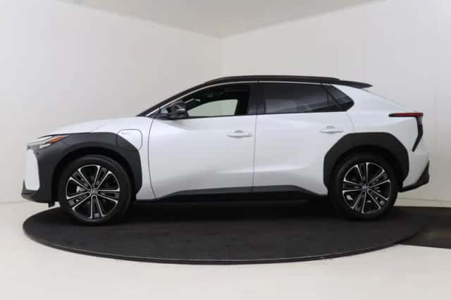 Toyota bZ4X (2025) thumbnail 5