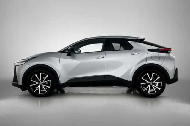 Toyota C-HR (2024) thumbnail 3