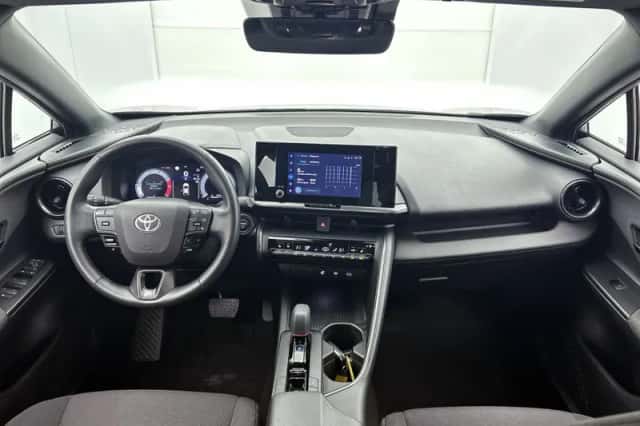 Toyota C-HR (2024) thumbnail 4