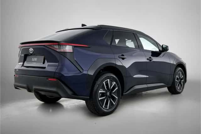 Toyota bZ4X (2026) thumbnail 2
