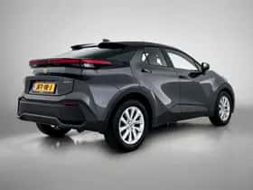 Toyota C-HR (2024) thumbnail 2
