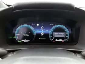 Toyota C-HR (2024) thumbnail 5