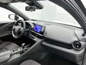 Toyota C-HR (2024) thumbnail 6