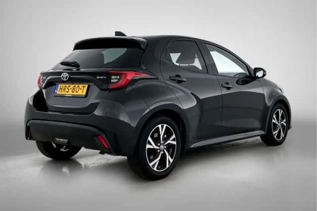 Toyota Yaris (2025) thumbnail 2