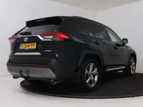Toyota RAV4 (2021) thumbnail 2