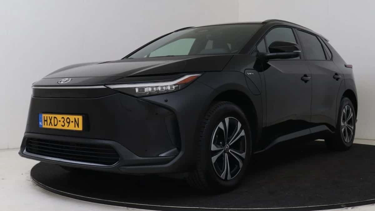 Toyota bZ4X (2025) — foto 1