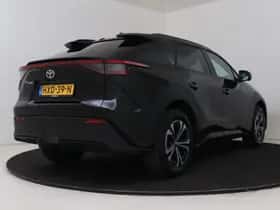 Toyota bZ4X (2025) thumbnail 2