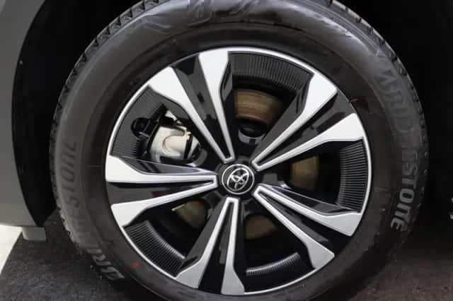 Toyota bZ4X (2025) thumbnail 5