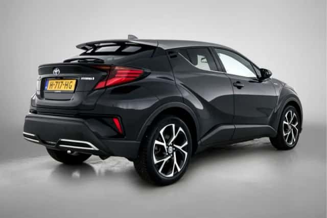 Toyota C-HR (2020) thumbnail 2