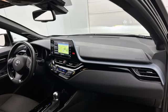 Toyota C-HR (2020) thumbnail 6